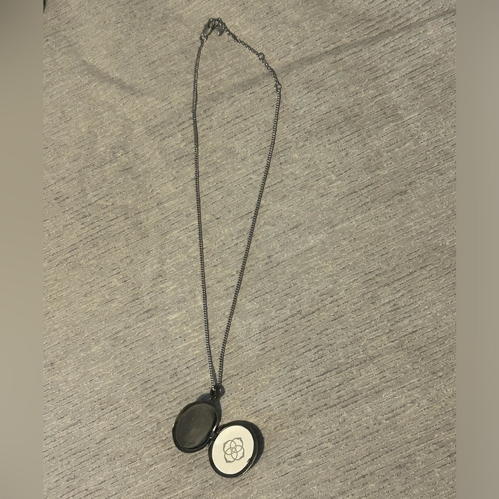 kendra scott silver circular locket necklace